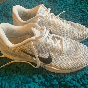 Women’s SZ9 Nike Flex.